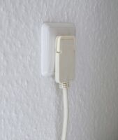Brennenstuhl 1153120100 - 2 m - 4 AC outlet(s) - Indoor - White - 320 mm - White