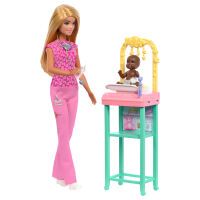 Mattel Barbie Kinderärztin-Puppe mit blonder Modepuppe, 1 Baby-Patientenpuppe, Möbel und Zubehör
