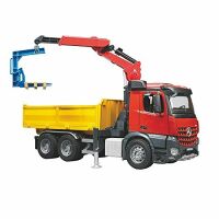 Bruder Profi-Serie MB Arocs Baustellen-LKW mit Kran, Schaufelgreifer, Palettengabeln und 2 Paletten