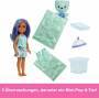 Barbie Chelsea Pop Reveal Bubble-Tea-Serie, Puppe mit Verpackung im Teedosendesign und 5 Überraschungen, darunter eine duftende kleine Puppe und ein Pop-it-Tier (Sortimentierter Artikel) HRK63