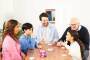 Ravensburger - 20954 That's not a hat - Partyspiel, Kartenspiel für 3-8 Personen, lustige Unterhaltu