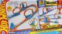 Mattel Hot Wheels Track Creator Dreifach-Looping-Pack und Spielzeugauto im Maßstab 1:64, Trackbauset