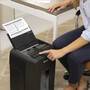 Fellowes AutoMax 90M Aktenvernichter mit Partikelschnitt P-4 4 x 12 mm 90 Blatt