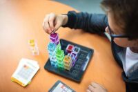 Ravensburger ThinkFun - 76433 - Gravity Maze - das spannende Kugellabyrinth für Mädchen und Jungen a